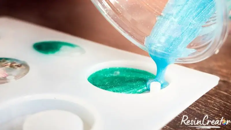 How to Clean Resin Molds