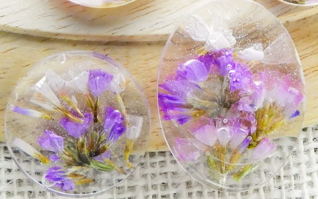 resin flowers with bubbles in them